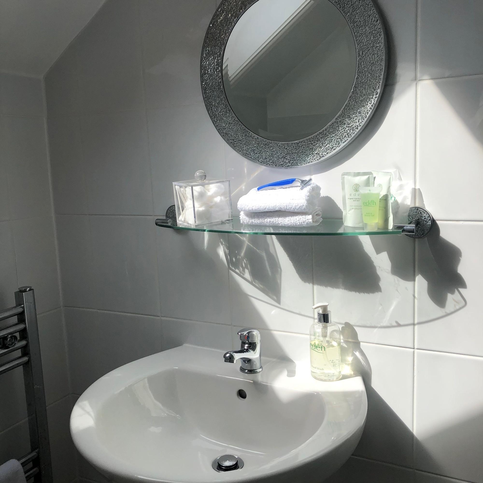 Witchingham B&B Holyhead Exteriér fotografie