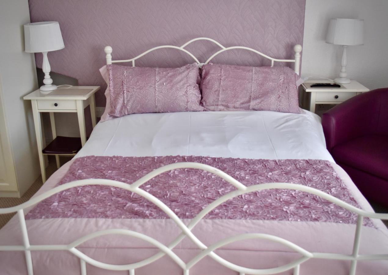 Witchingham B&B Holyhead Exteriér fotografie
